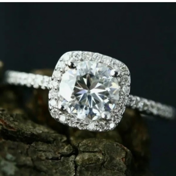 .925 Sterling Silver and White Sapphire Ring - Picture 3 of 5